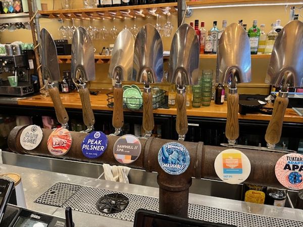 生ビールのレバーはスコップ